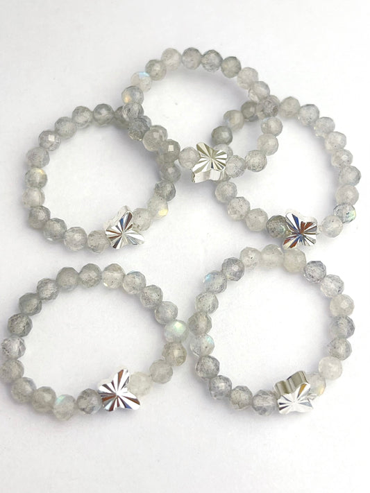 Ring av Labradorittperler