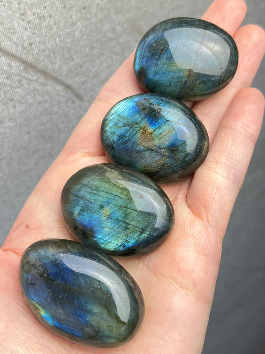 Labradoritt Håndstein 37-43mm