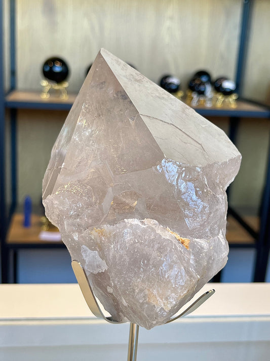 Lys Røykkvarts fra Brasil (med stativ),1.7kg
