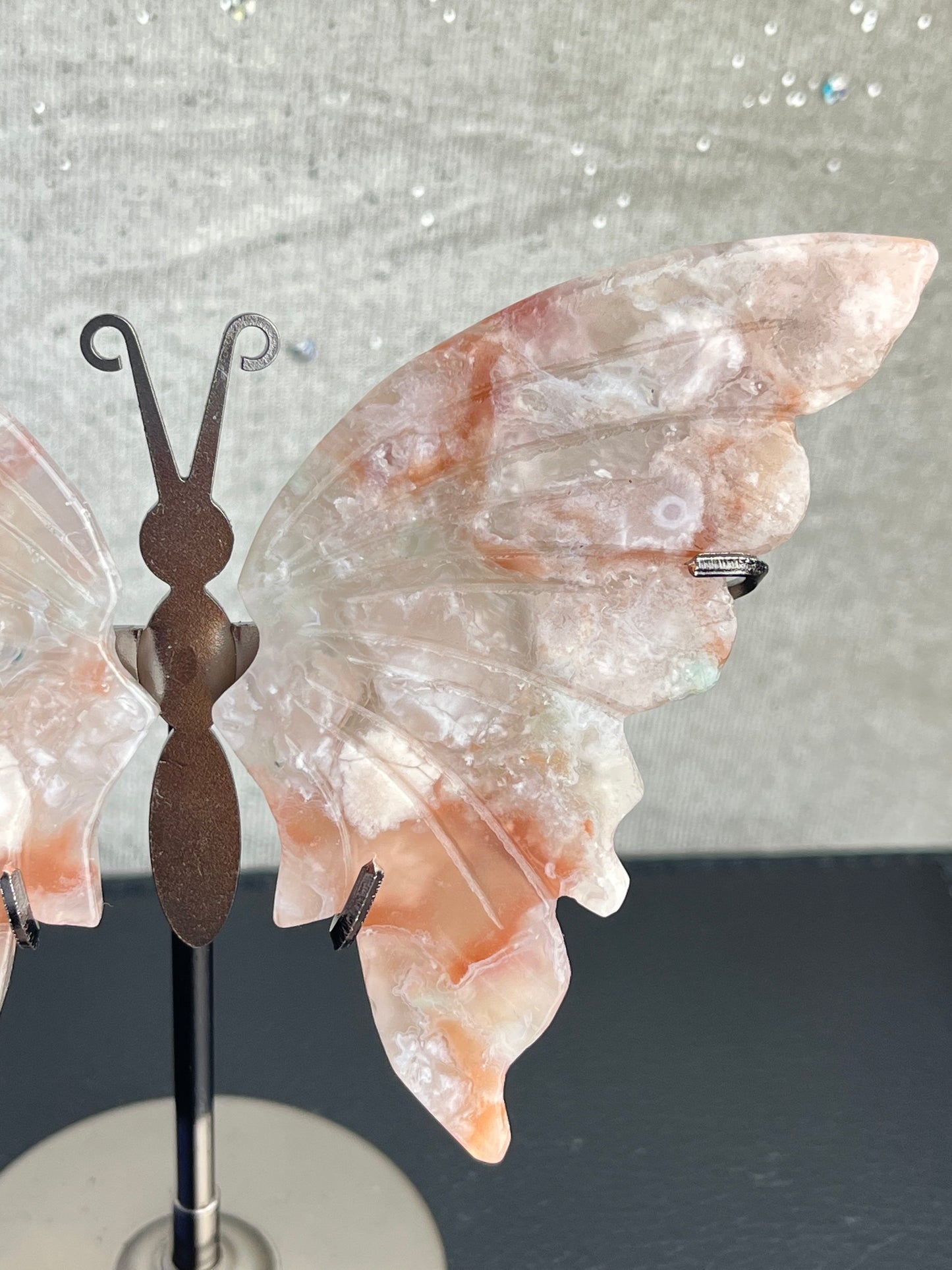 Blomster Agat Vinger (med stand)