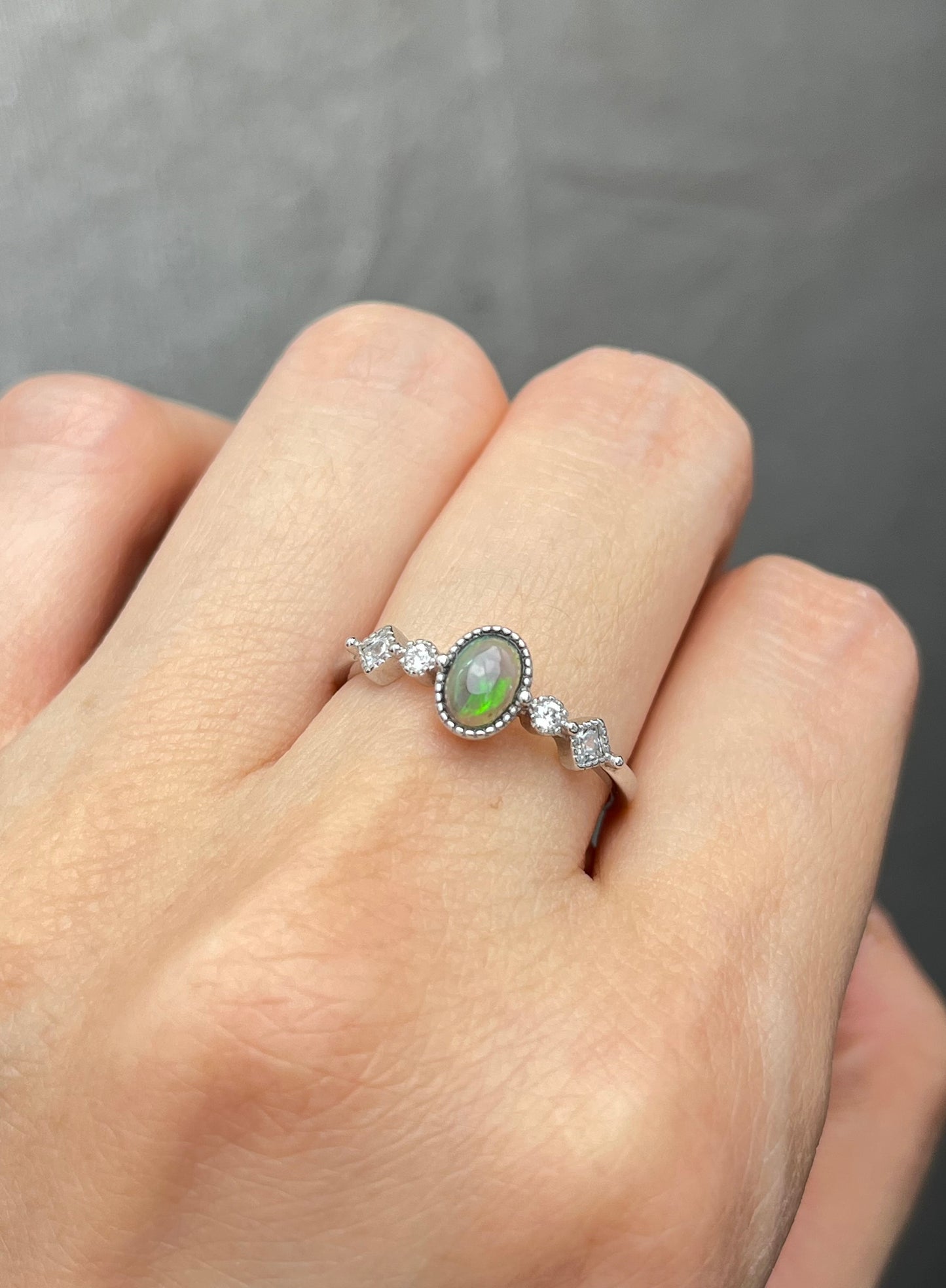Ring med Opal,svart i 925 sterling sølv