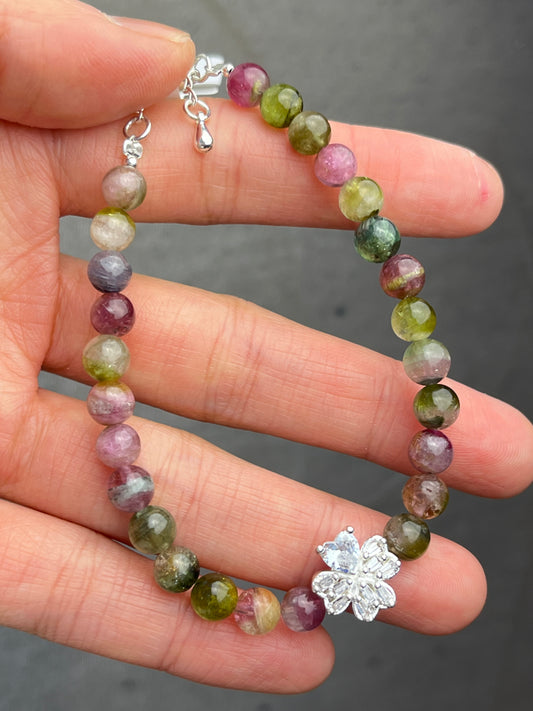 Turmalin- Håndlaget armbånd med karabinlås