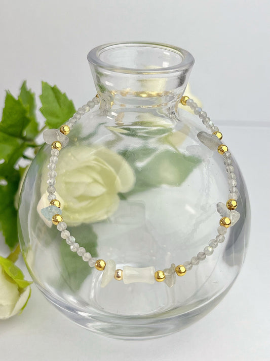 Labradoritt- Håndlaget armbånd med karabinlås