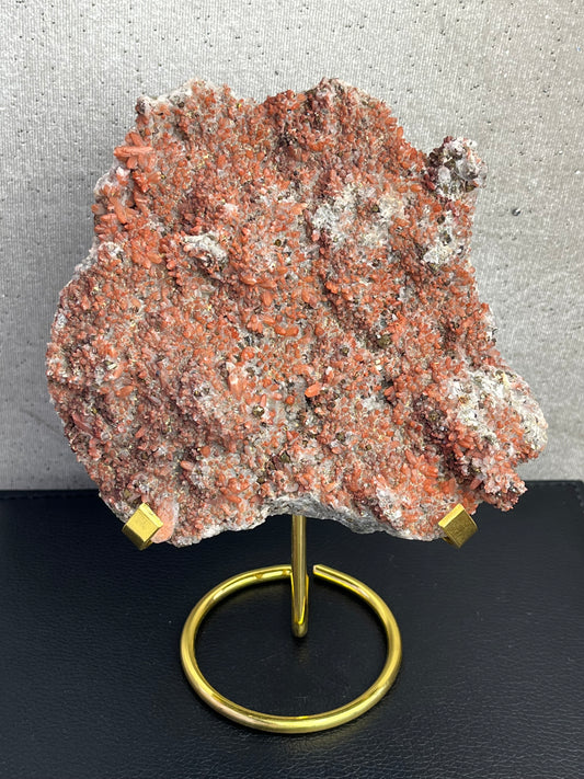 Kvarts med hematitt og pyritt