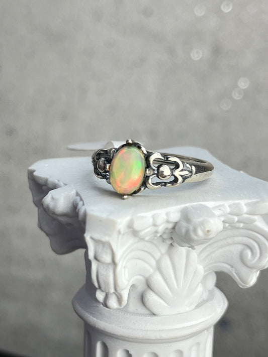 Ring med Opal i 925 sterling sølv