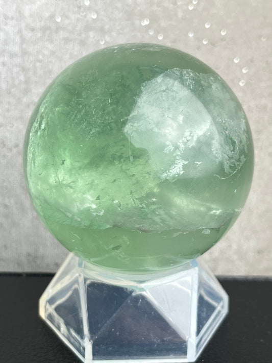 Grønn fluoritt kule