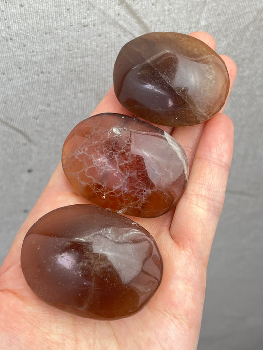 Brun Fluoritt Håndstein  4-5cm