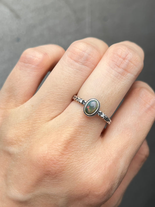 Ring med Opal,svart i 925 sterling sølv
