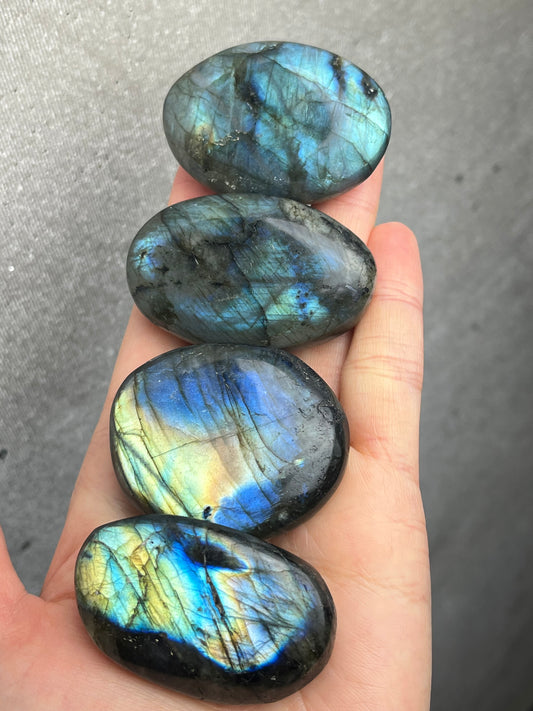 Labradoritt Håndstein 47-51mm