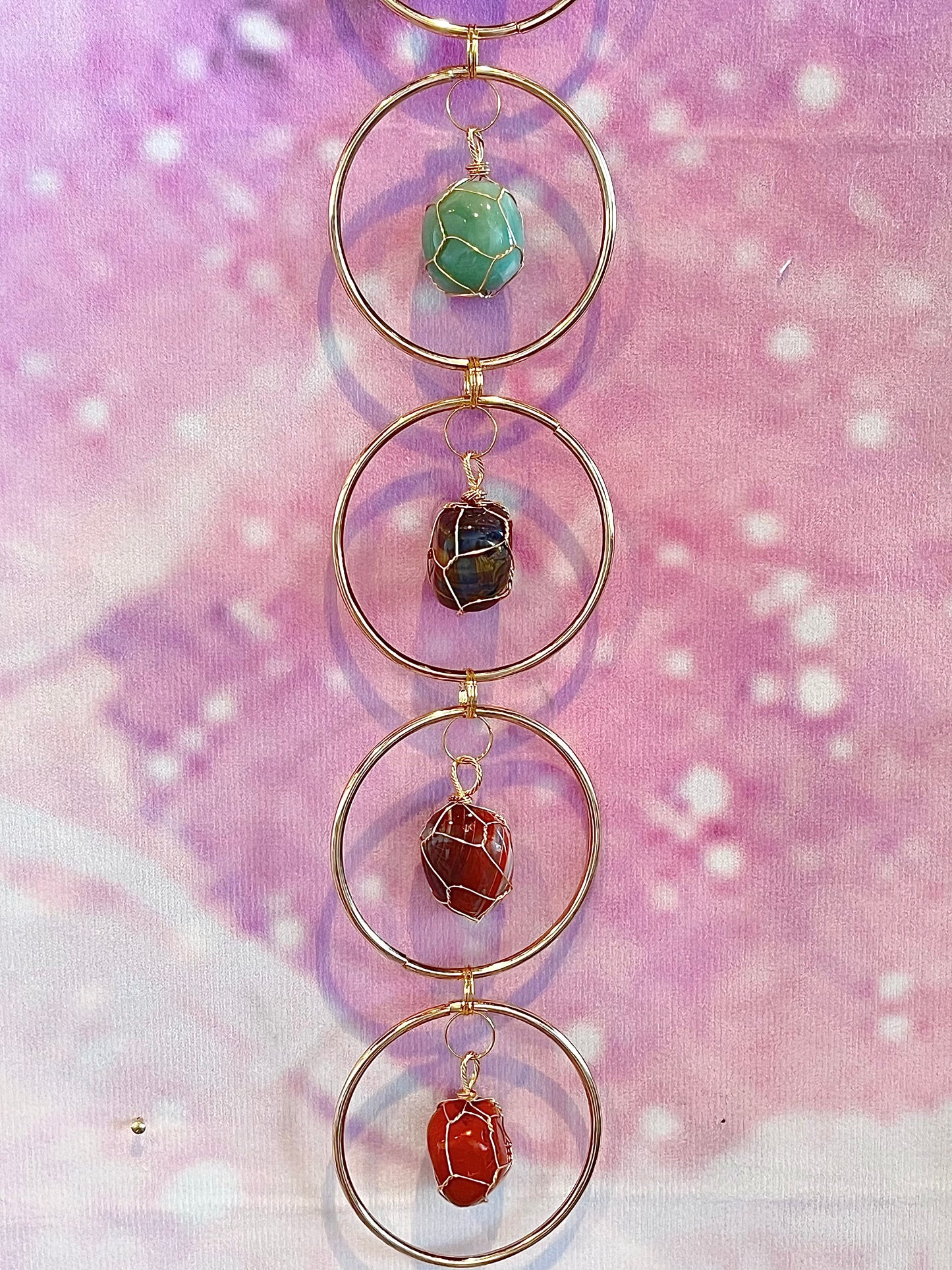 Chakra veggdekor med krystaller