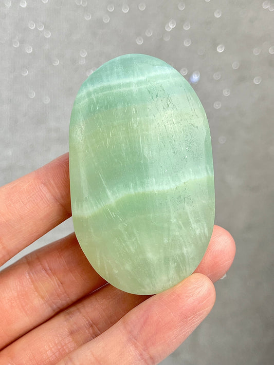 Grønn kalsitt(pistasj kalsitt) Håndstein