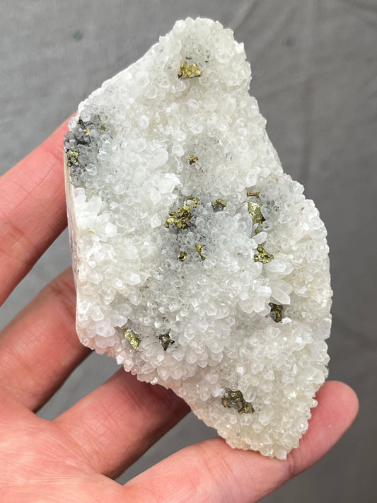 Kvarts med chalcopyritt