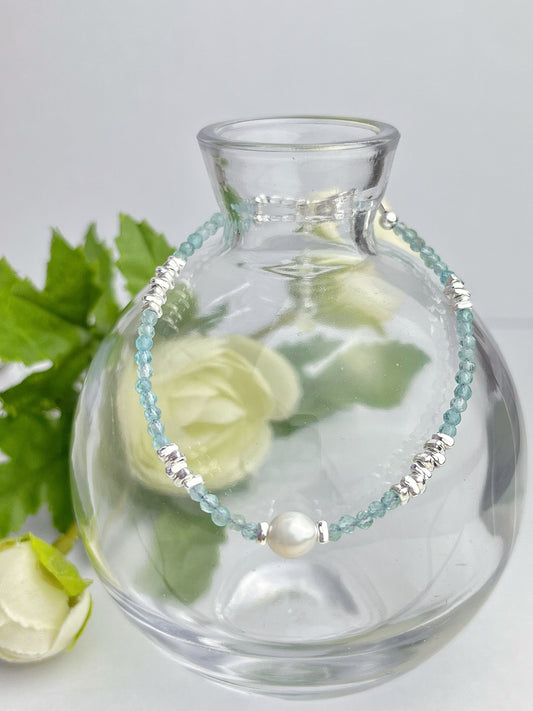 Blå Apatitt og perler- Håndlaget armbånd med karabinlås