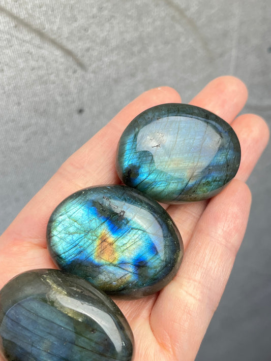 Labradoritt Håndstein 37-43mm