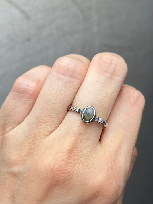 Ring med Opal,svart i 925 sterling sølv