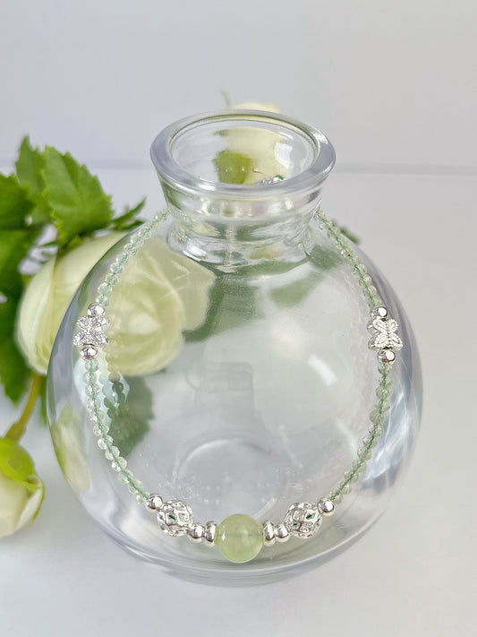 Prehnitt- Håndlaget armbånd med karabinlås