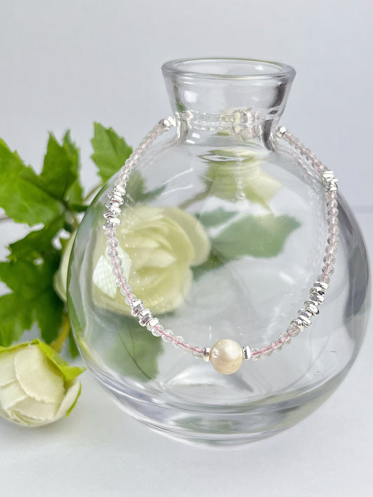 Rosenkvarts og perler- Håndlaget armbånd med karabinlås