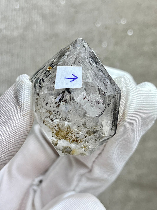 Enhydro Kvarts med svart sediment