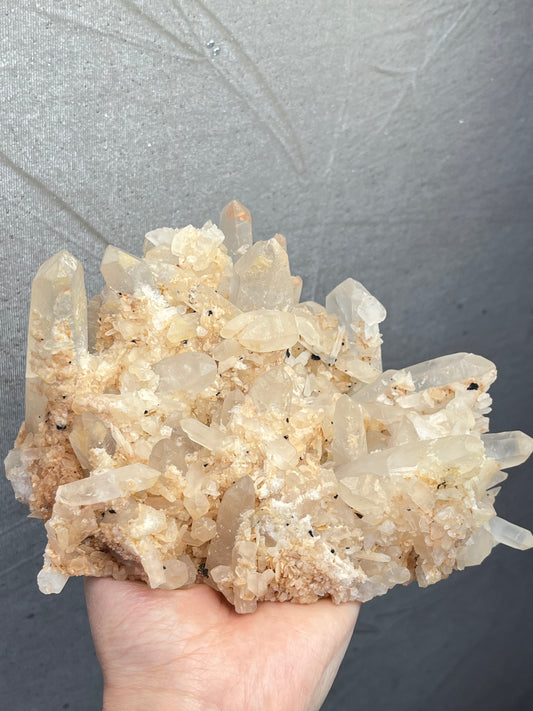 Kvarts gruppe med jernoksid, 1.3kg