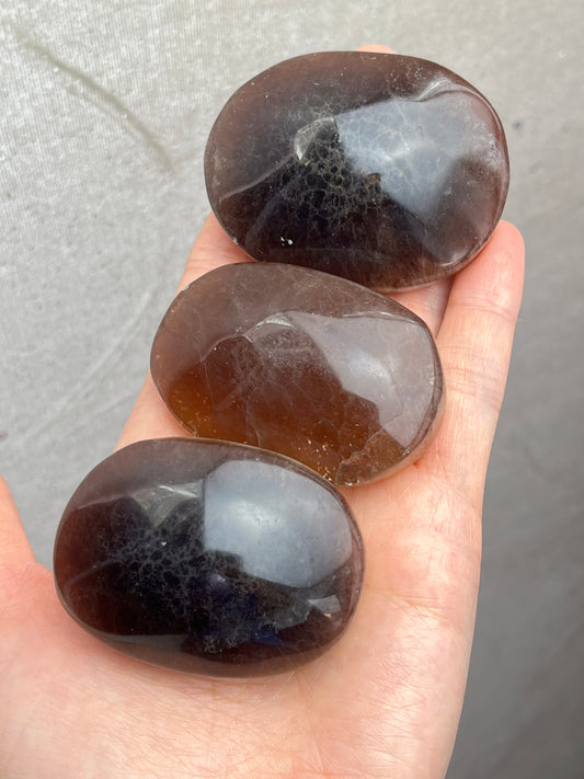 Brun Fluoritt Håndstein 5+cm