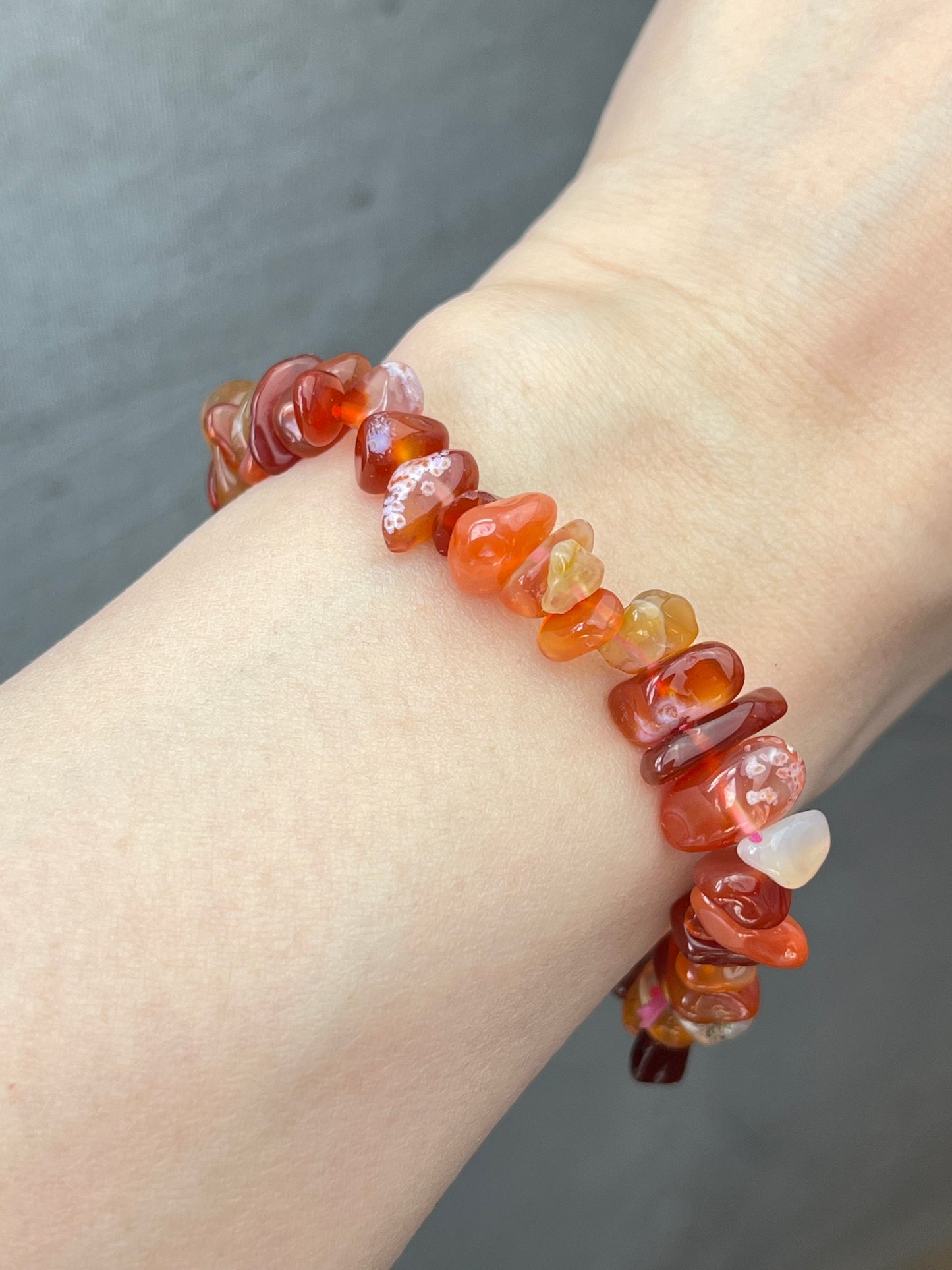 Karneol Chips armbånd