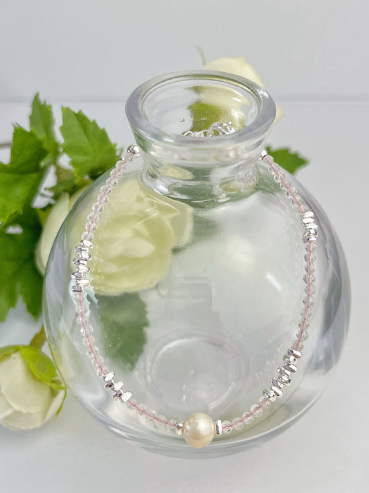 Rosenkvarts og perler- Håndlaget armbånd med karabinlås