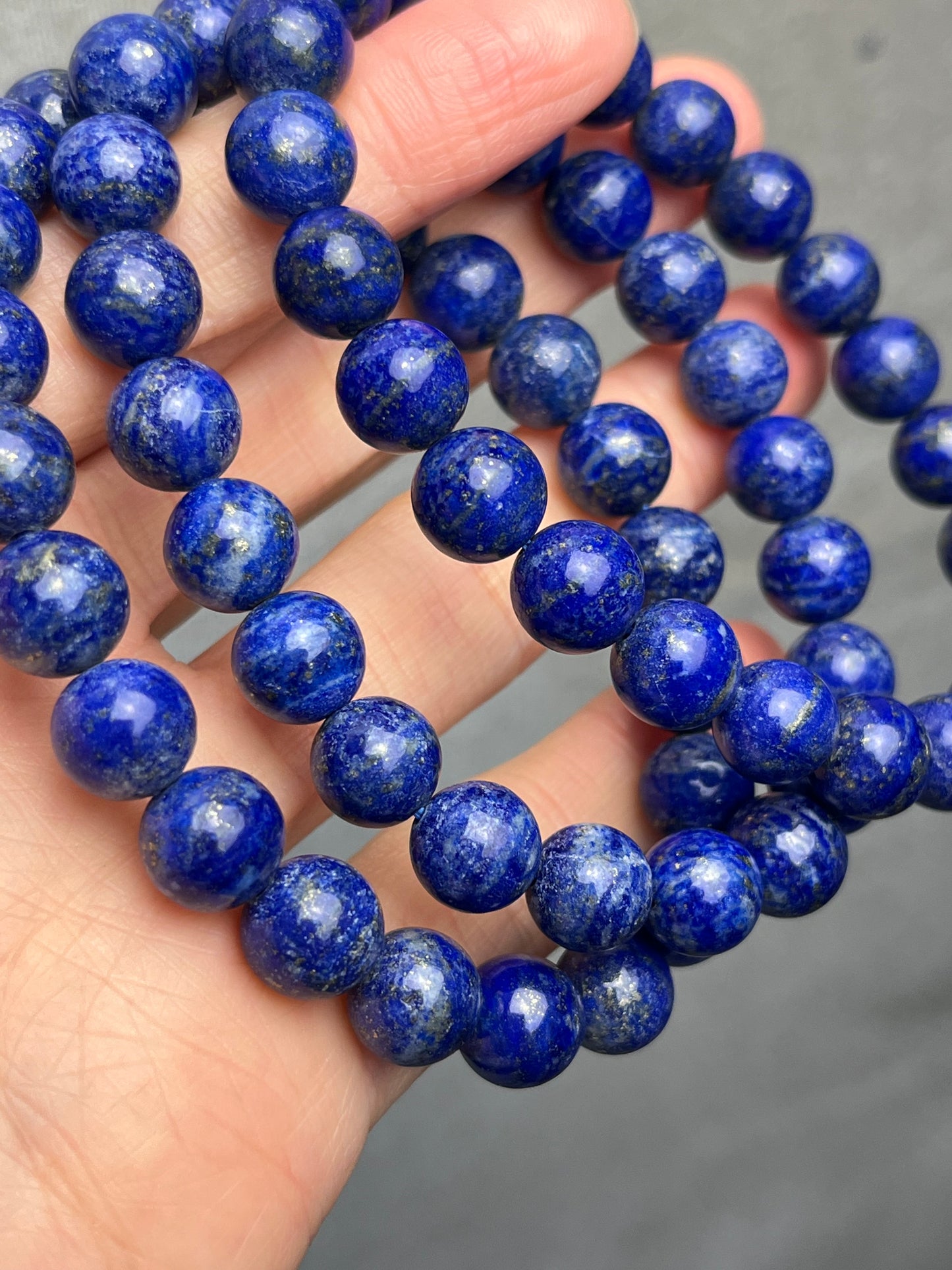 Lapis lazuli armbånd 9-10mm+