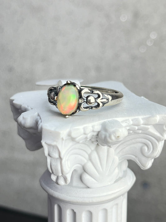 Ring med Opal i 925 sterling sølv