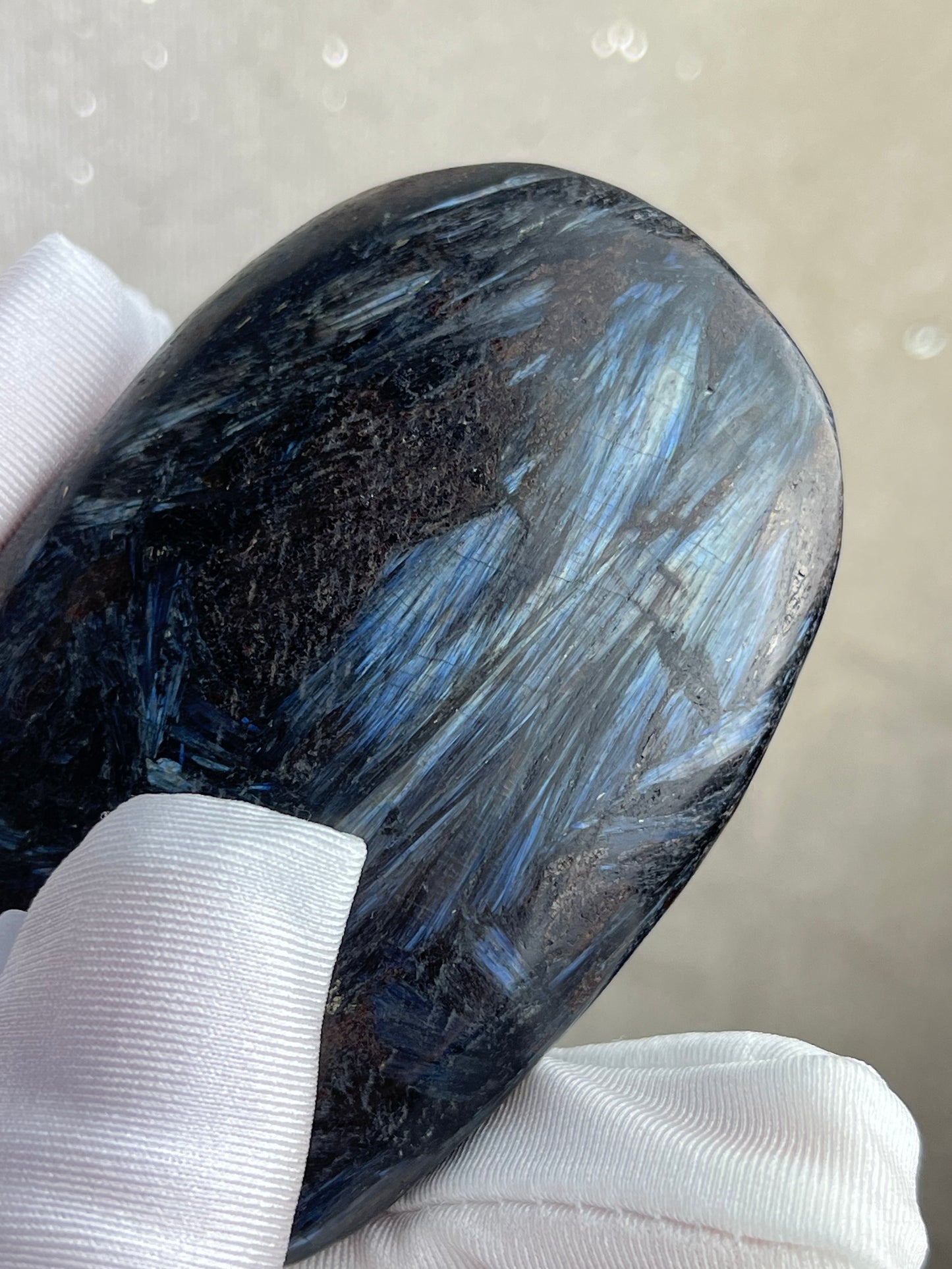 Arfvedsonitt Håndstein