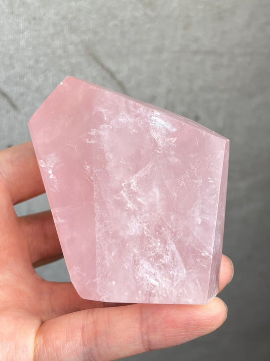 Rosenkvarts fri form D