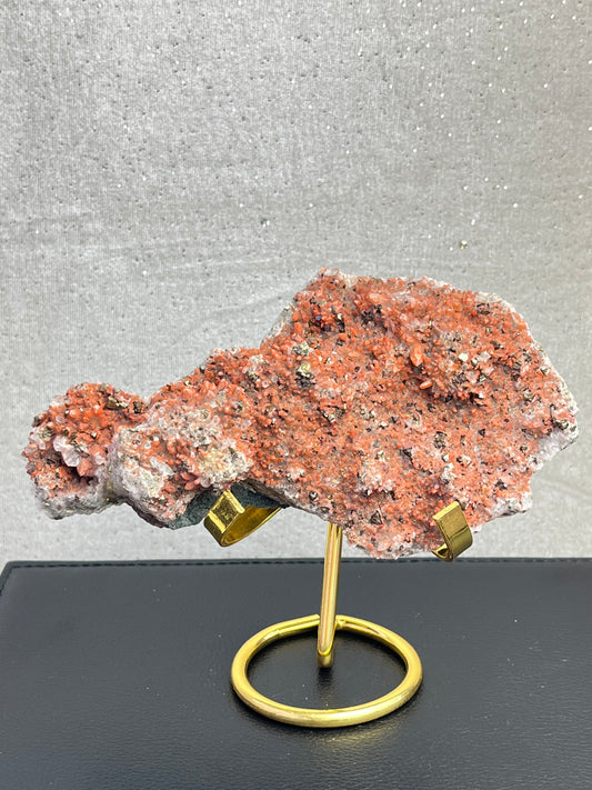 Kvarts med hematitt og pyritt