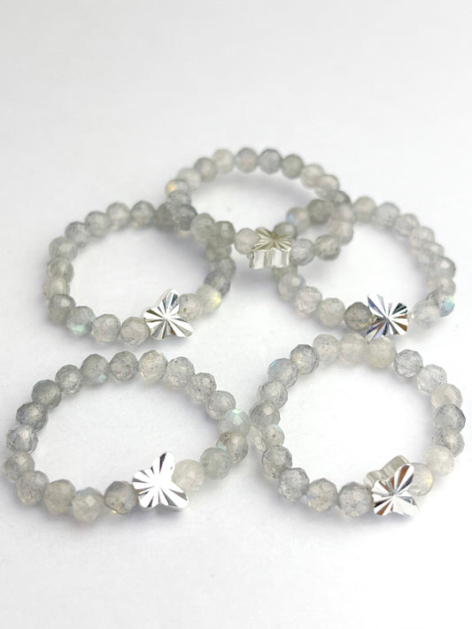 Ring av Labradorittperler