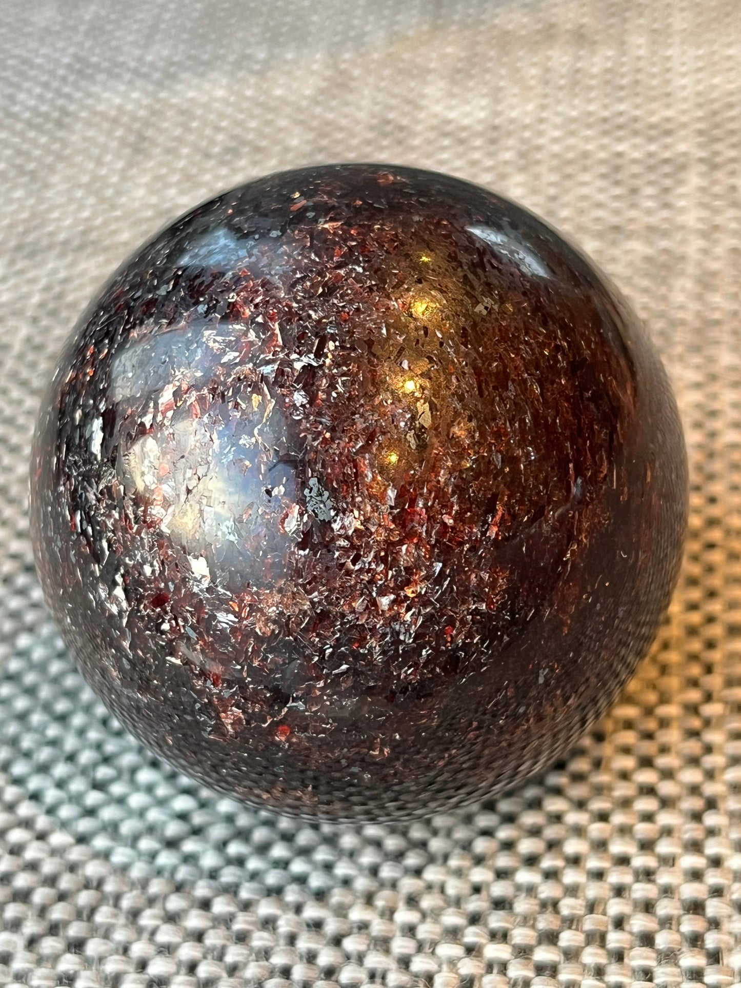 Rød muskovitt mica kule