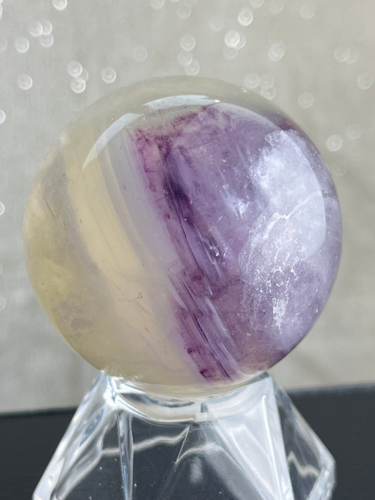 Fluoritt kule A (Mica inni)