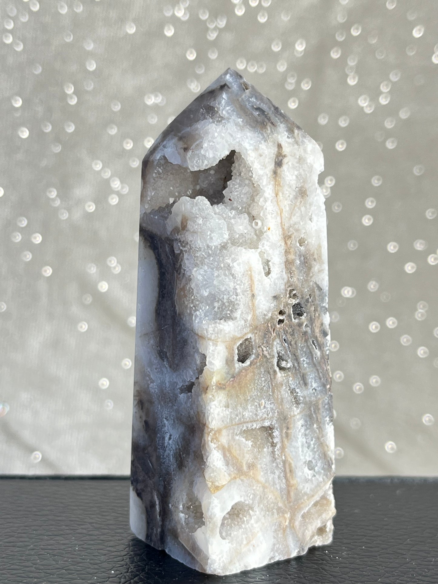 Kalsedon med druzy kvarts tårn G