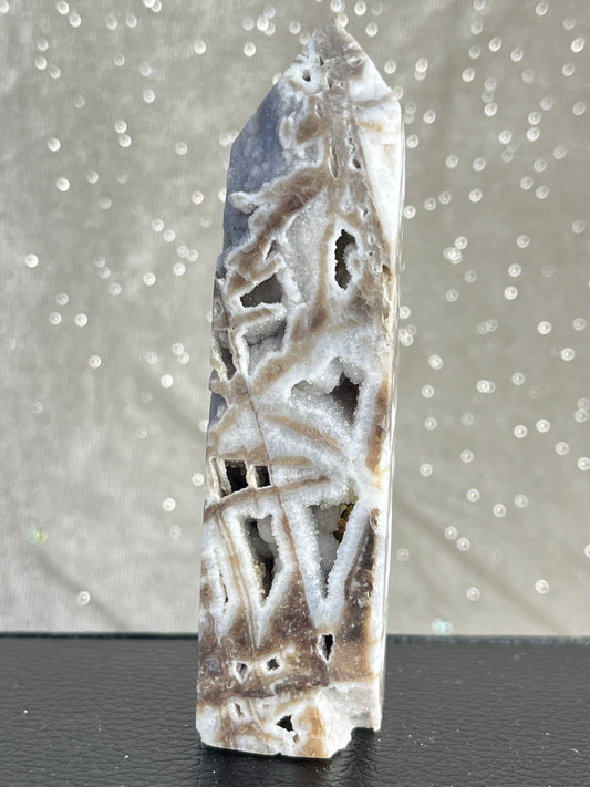 Kalsedon med druzy kvarts tårn J