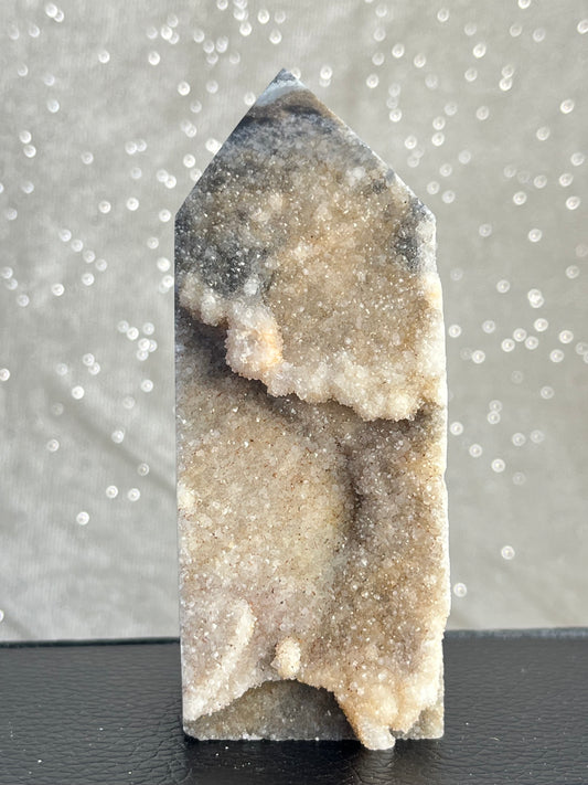 Kalsedon med druzy kvarts tårn K