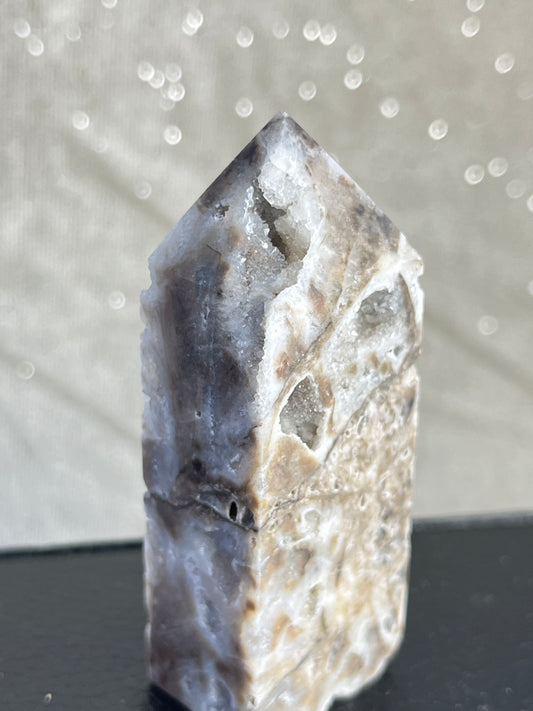 Kalsedon med druzy kvarts tårn L