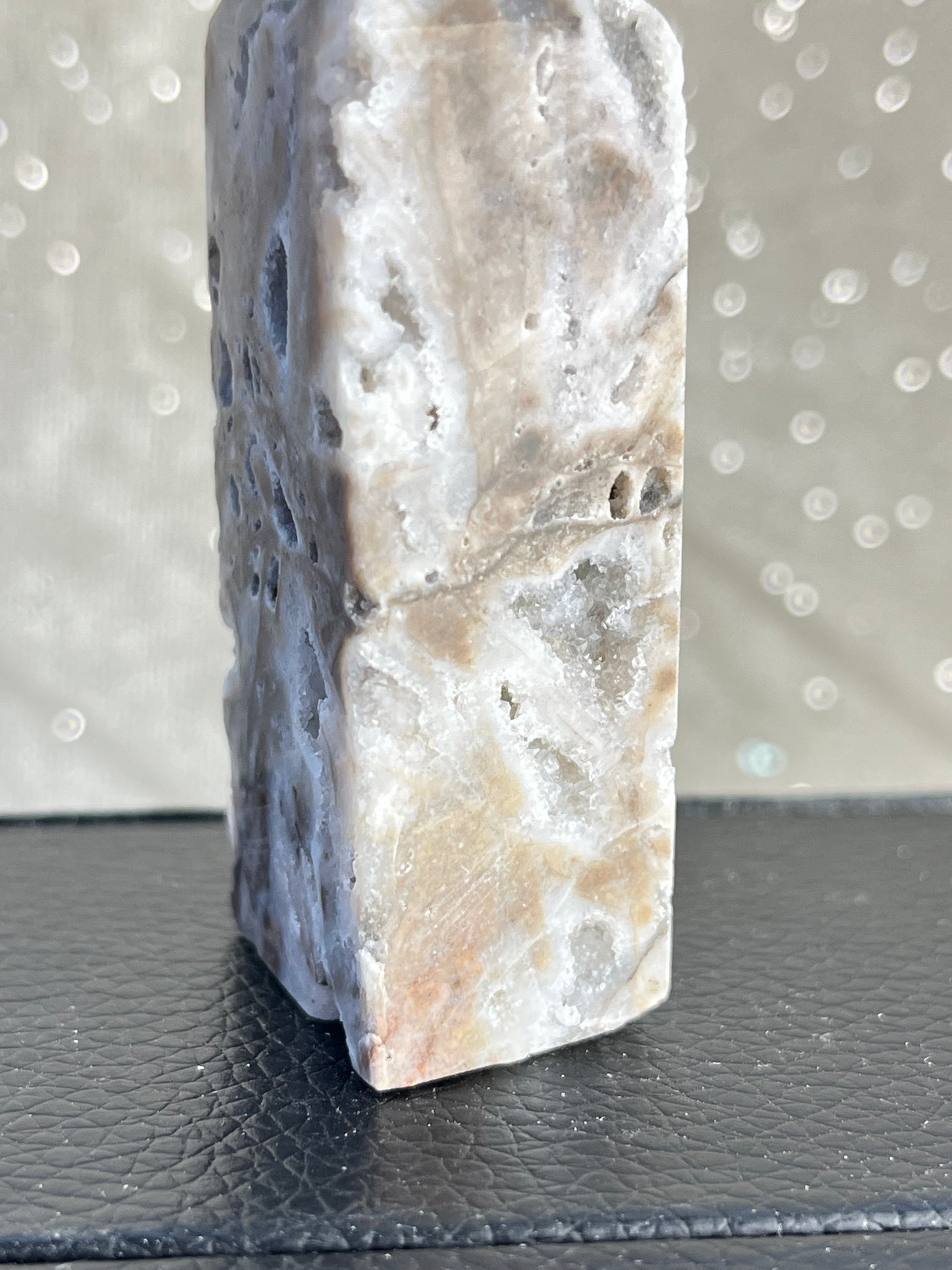 Kalsedon med druzy kvarts tårn L