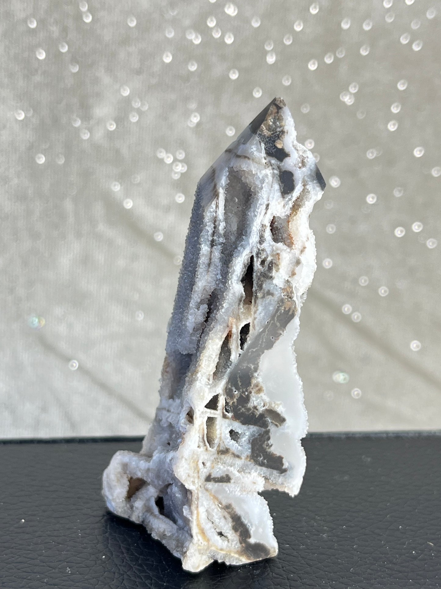 Kalsedon med druzy kvarts tårn M