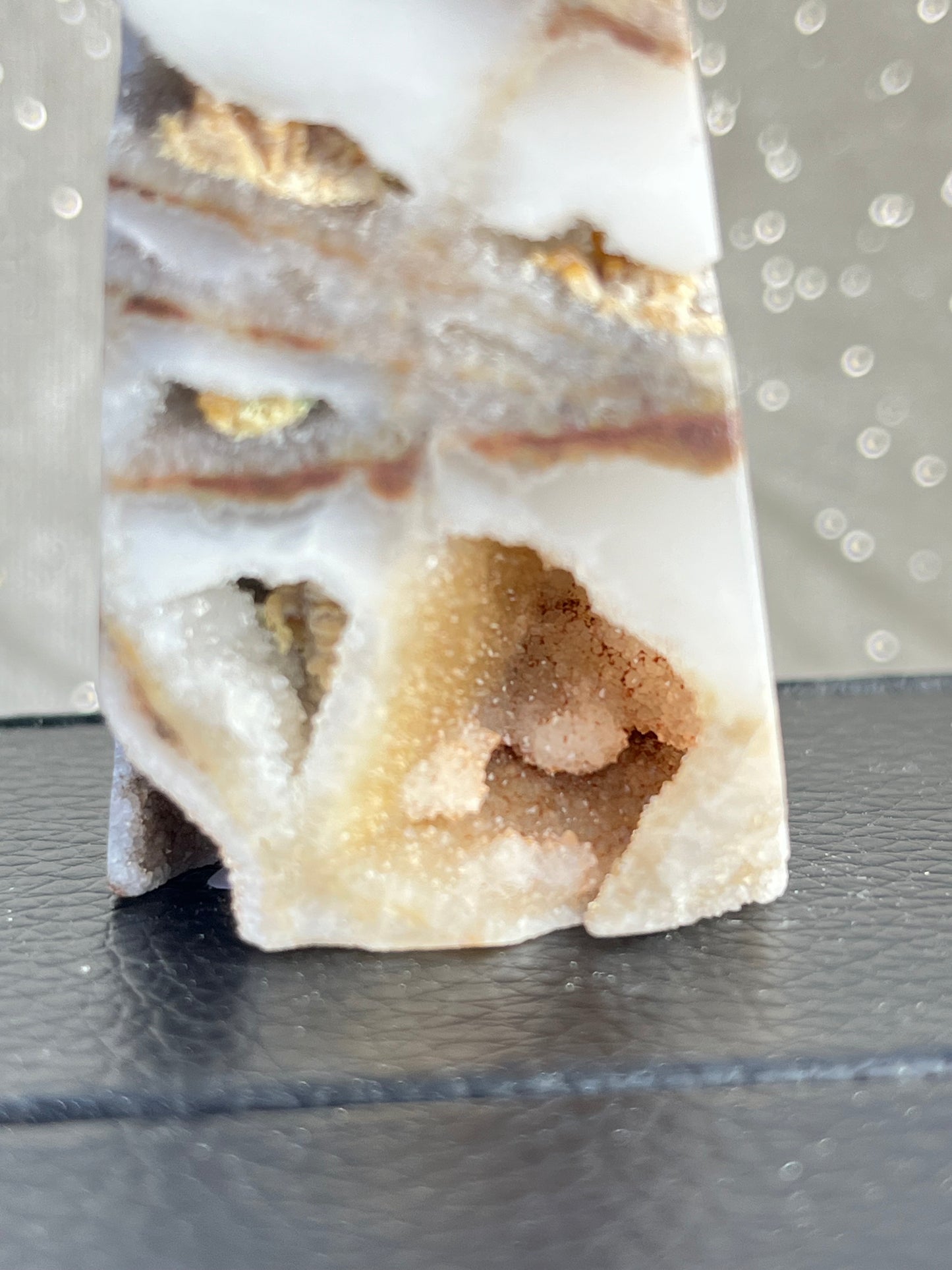 Kalsedon med druzy kvarts tårn N