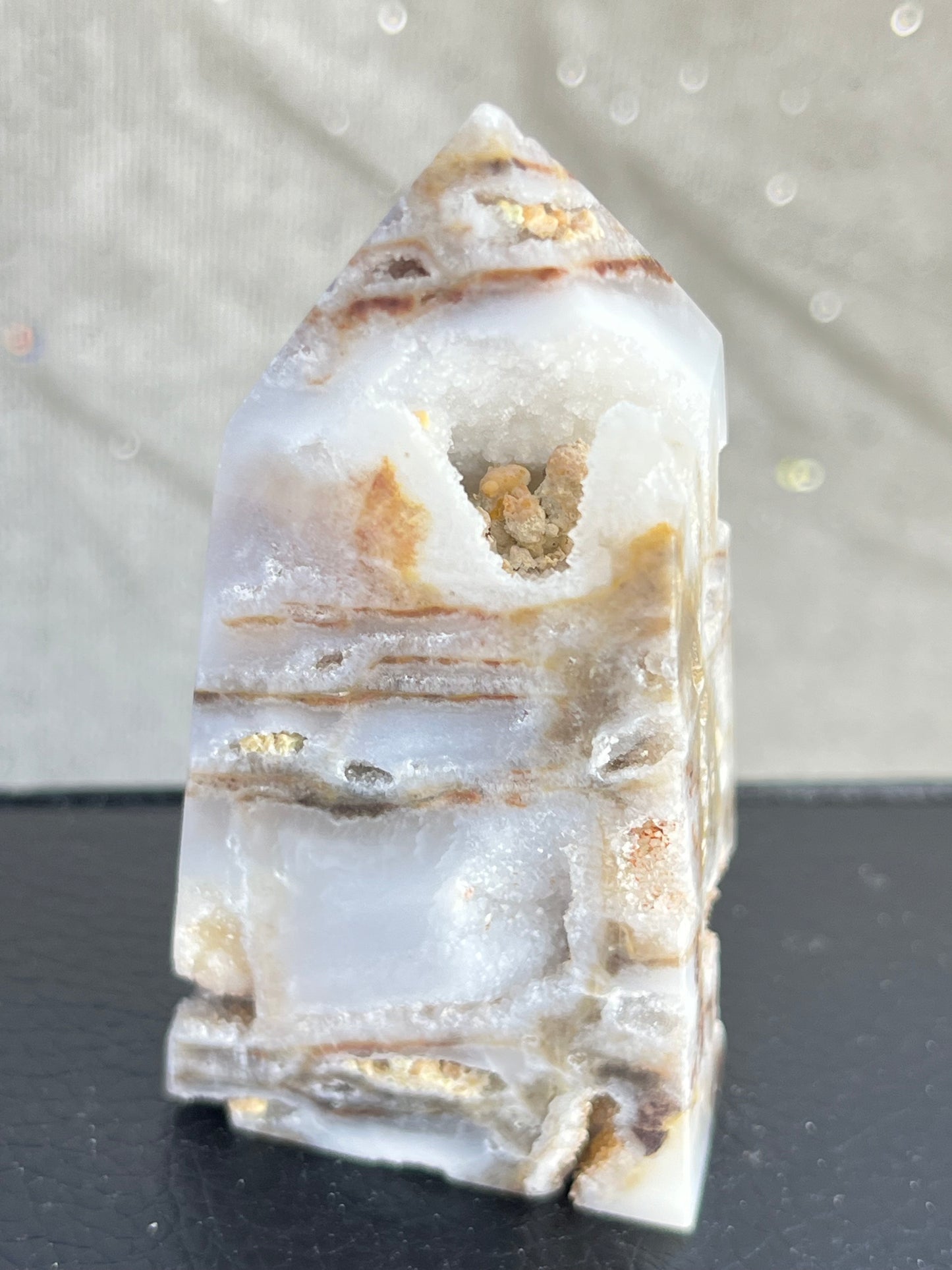 Kalsedon med druzy kvarts tårn N