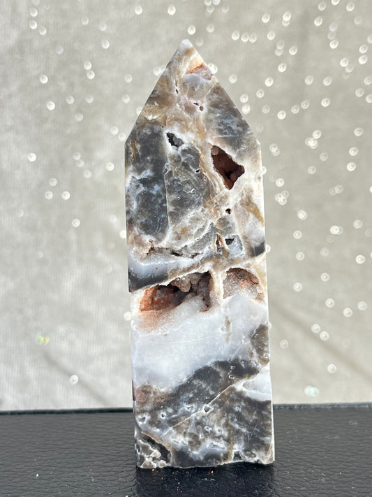 Kalsedon med druzy kvarts tårn P