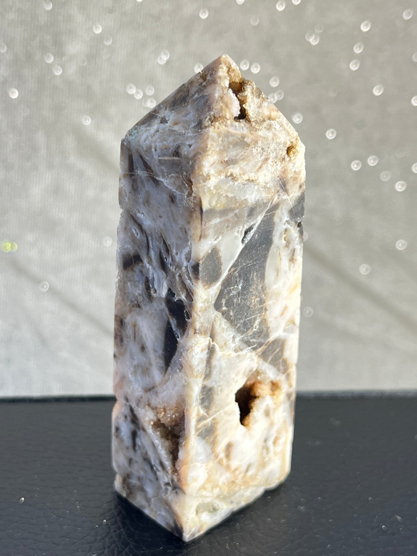 Kalsedon med druzy kvarts tårn Q