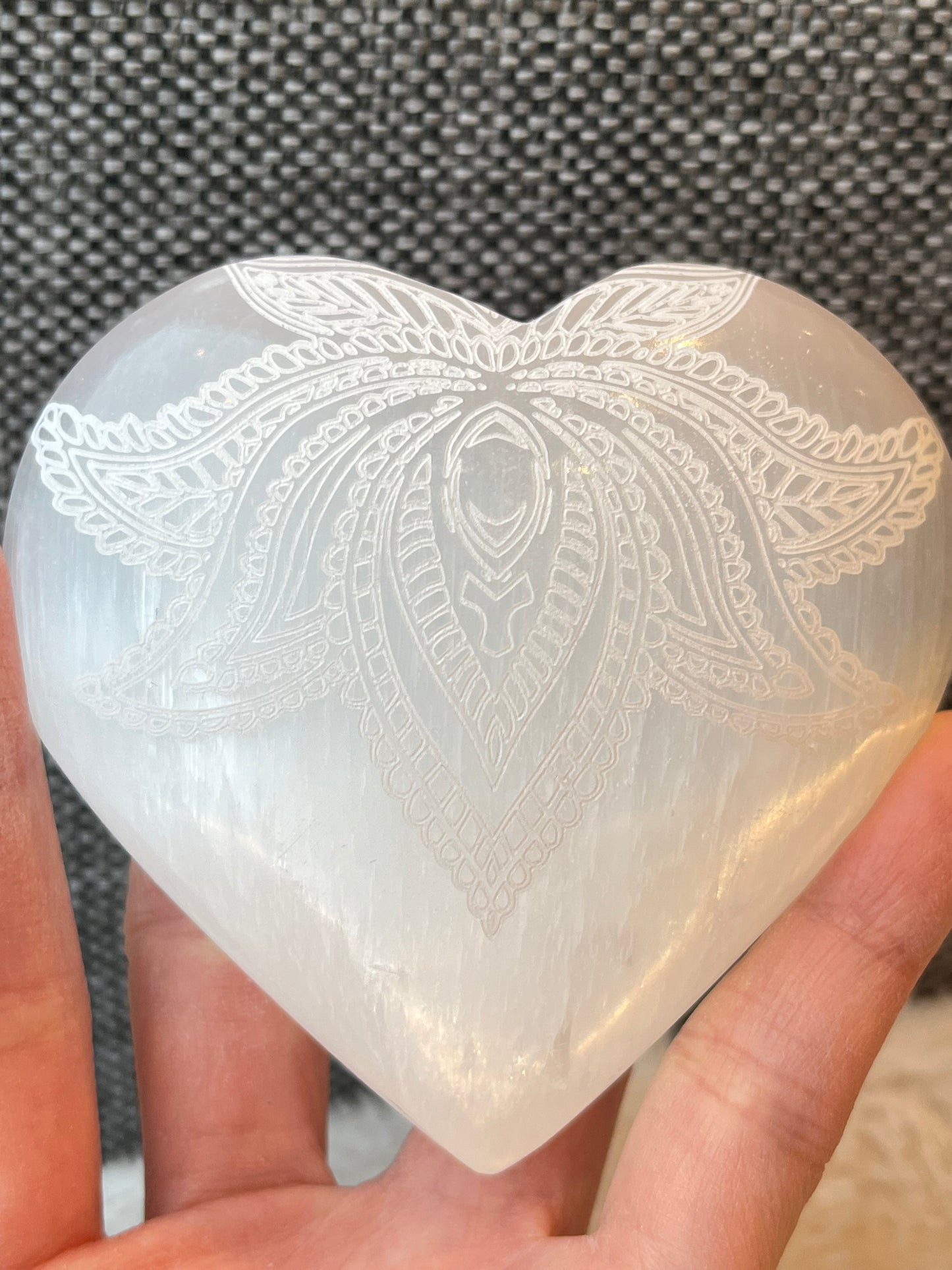 Selenitt Hjerte med gravert mønster C