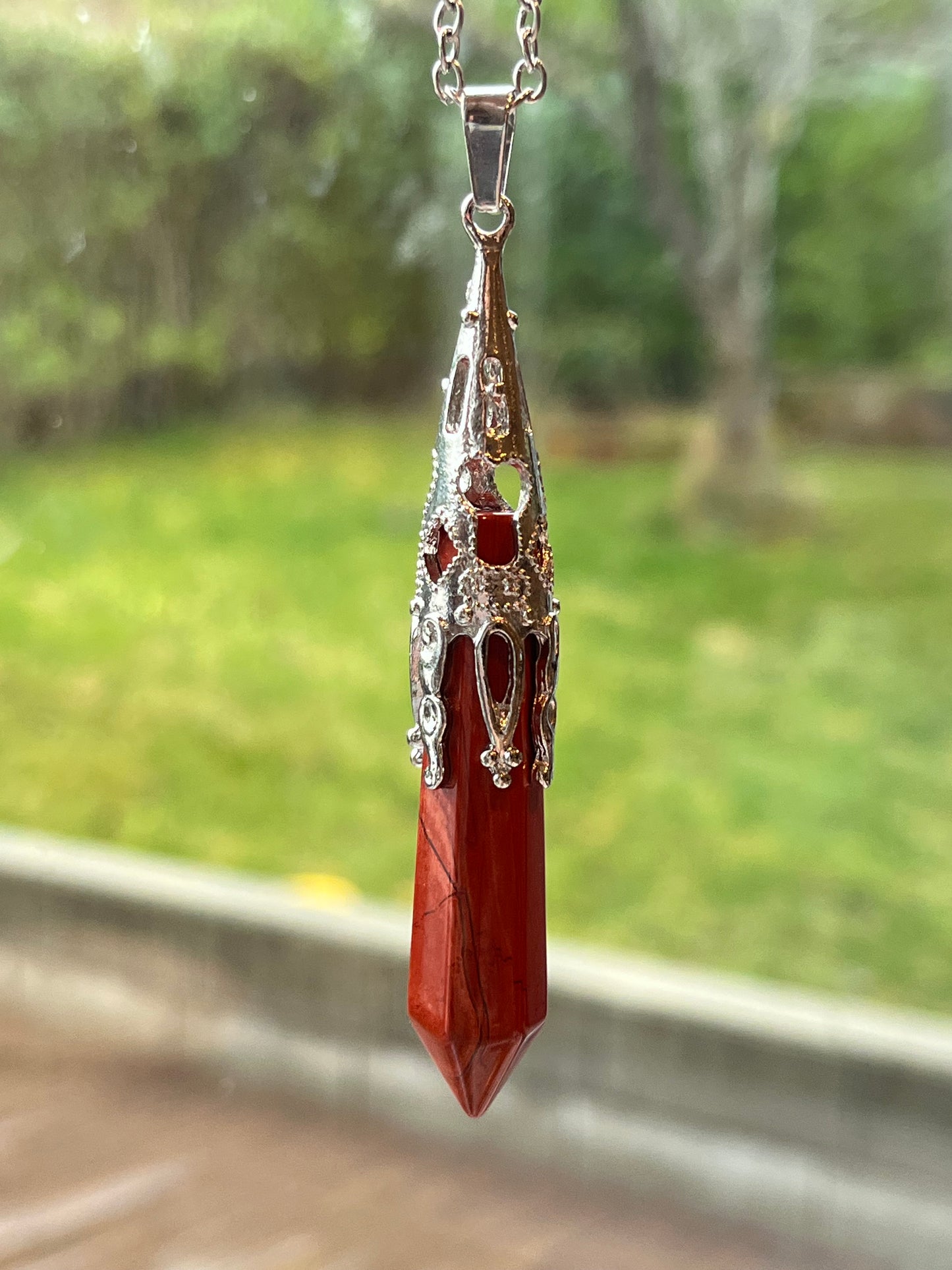 Rød Jaspis Anheng/Pendel med kjede