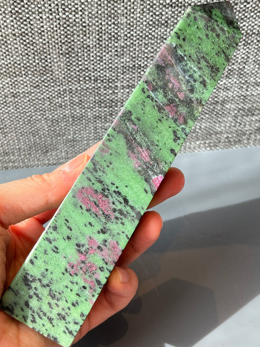 Rubin i Zoisitt tårn L, 17cm, 378g