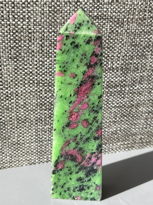 Rubin i Zoisitt tårn H, 13cm