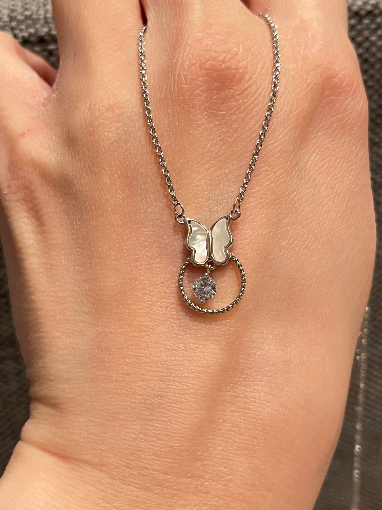 Halskjede med zirkonia