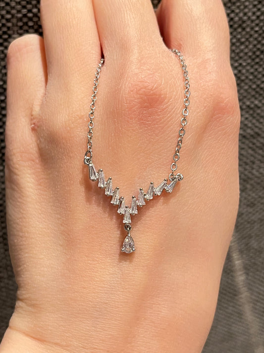 Halskjede med zirkonia